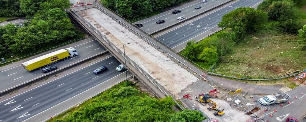 Overbridge and motorway closure